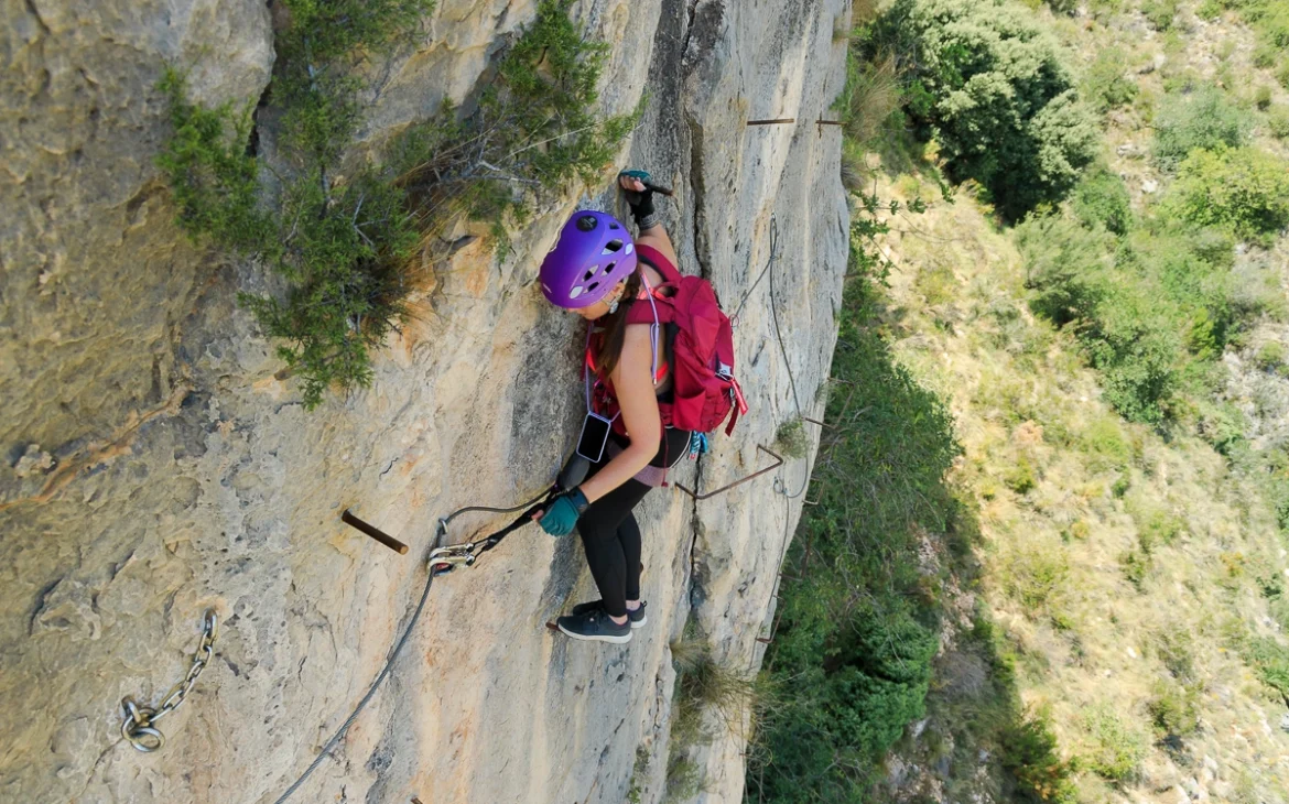 Left traverse on a very slight overhang in the second section